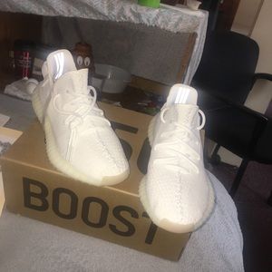 Yeezy Boost 350 V2 Triple whites